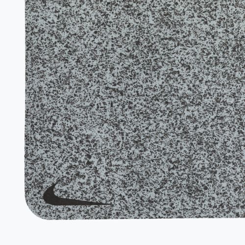 Podložka na jógu Nike Flow 4 mm šedá N1002410-919