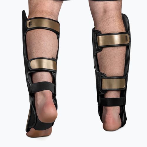 Hayabusa T3 Striking Shin Guards černá/zlatá T3SSG chrániče holení