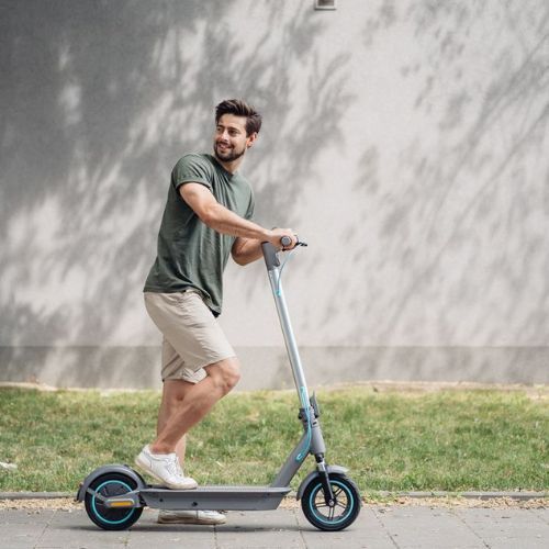 Motus Scooty 10 plus 2022 stříbrný elektrický skútr
