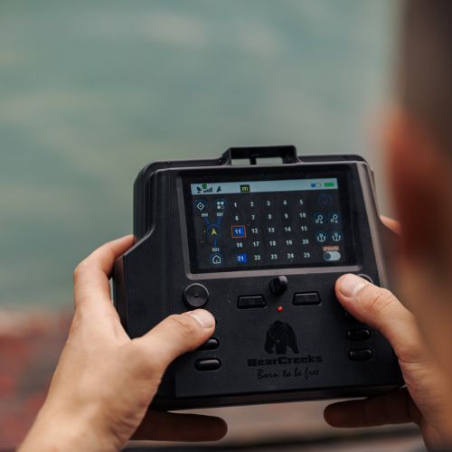 BearCreeks iPilot40 návnada loď s GPS Autopilot System + BC202 Fishfinder černá IPILOT40.BLACK