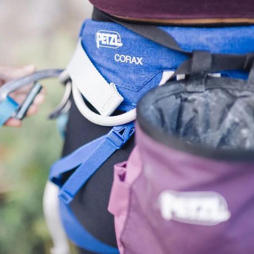 Lezecký úvazek Petzl Corax tmavě modrý C051BA00