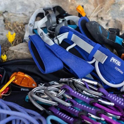 Lezecký úvazek Petzl Corax tmavě modrý C051BA00