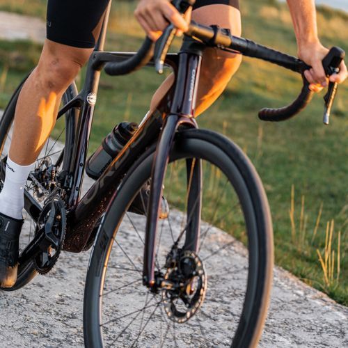 Orbea Orca M30i LTD PWR 2023 červené víno/karbonové silniční kolo raw