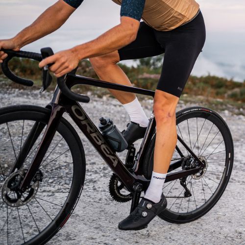 Orbea Orca M30i LTD PWR 2023 červené víno/karbonové silniční kolo raw