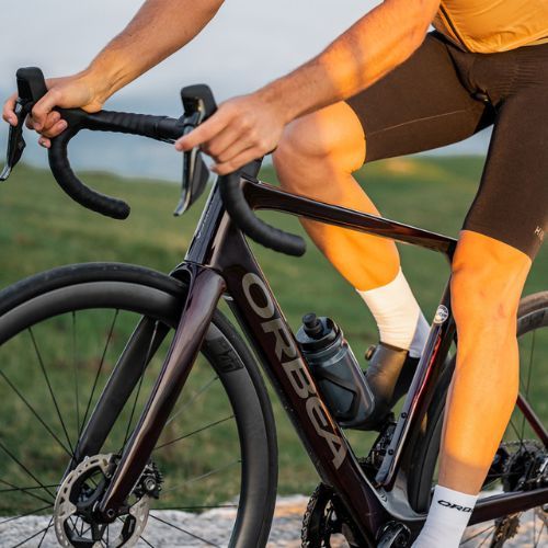 Orbea Orca M30i LTD PWR 2023 červené víno/karbonové silniční kolo raw