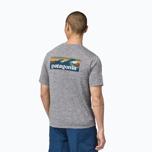 Pánské tričko Patagonia Cap Cool Daily Graphic Shirt Waters boardshort logo abalone blue/grey
