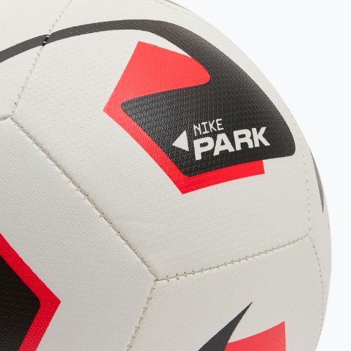 Fotbalový míč Nike Park Team 2.0 white/bright crimson/black velikost 4