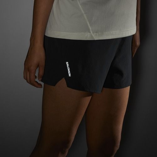 Dámské běžecké šortky Salomon SHAKEout Core 4" deep black