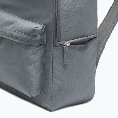 Batoh Nike Heritage 25 l smoke grey/smoke grey/white