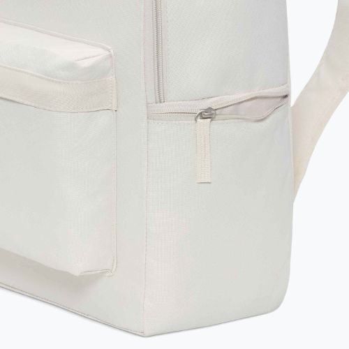 Batoh Nike Heritage 25 l light orewood brn/summit white