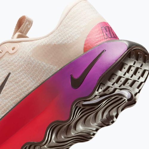 Dámské tréninkové boty Nike Motiva SE pearl white/pale ivory/vivid purple/mtl gold grain