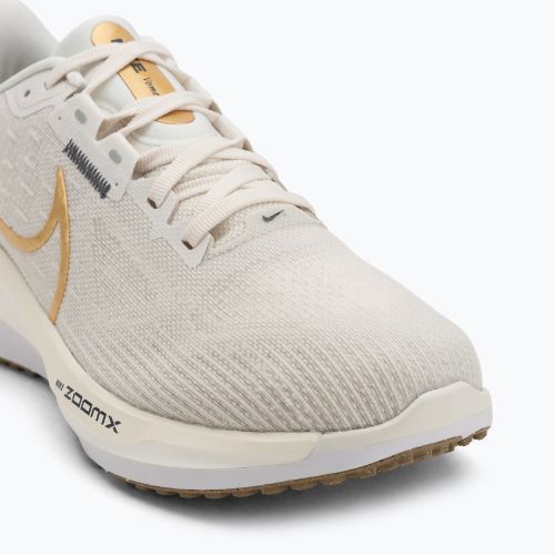 Dámské běžecké boty Nike Vomero 17 phantom/light bone/sail/metallic gold