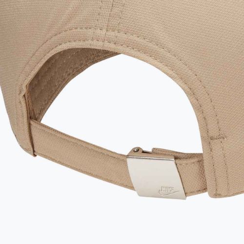 Kšiltovka Nike Dri-Fit Club khaki/metallic silver