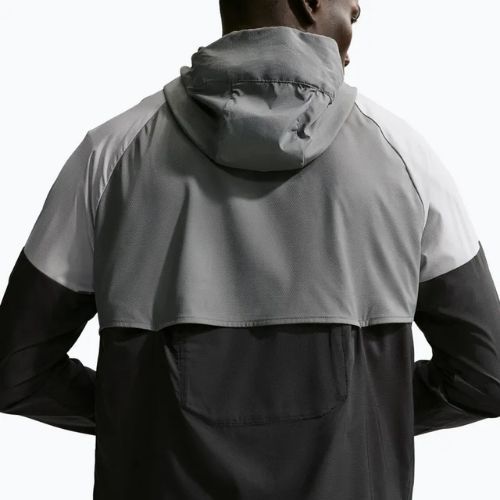 Pánská běžecká bunda Nike Impossibly Light Windrunner smoke grey/wolf grey/black