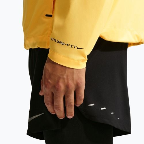 Pánská běžecká bunda Nike AeroSwift Storm-Fit Aerogami university gold/citron pulse/black