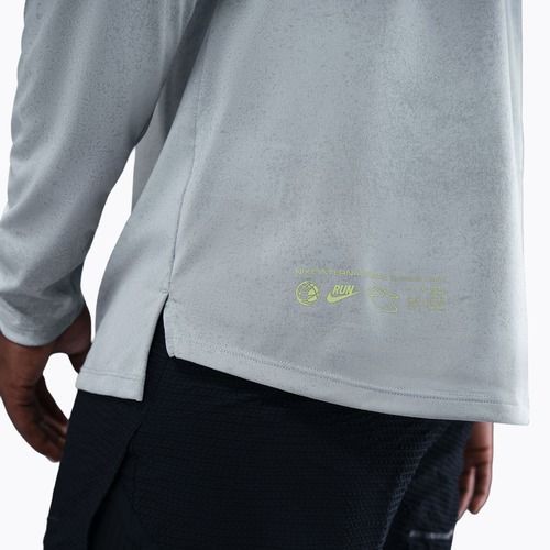 Pánské běžecké triko Longsleeve Nike Stride Dri-Fit ADV light smoke grey