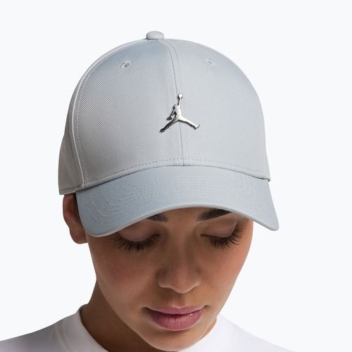 Kšiltovka Jordan Rise Structured Metal Jumpman light smoke grey/R511