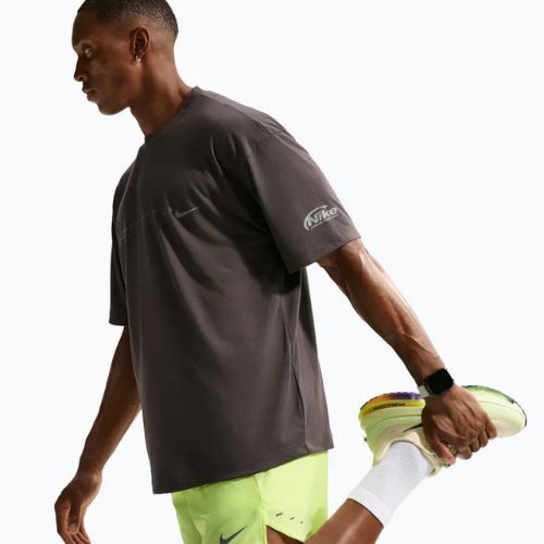 Pánské běžecké šortky Nike Stride Dri-Fit 2in1 7" volt ice