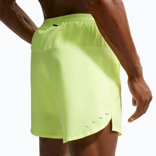 Pánské běžecké šortky Nike Stride Dri-Fit 2in1 7" volt ice