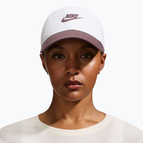 Kšiltovka Nike Club Unstructured Futura Wash white/tattoo/tattoo