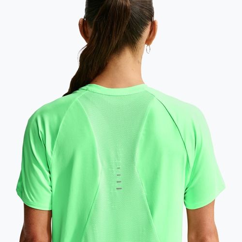 Dámské běžecké tričko Nike Swift Dri-Fit illusion green