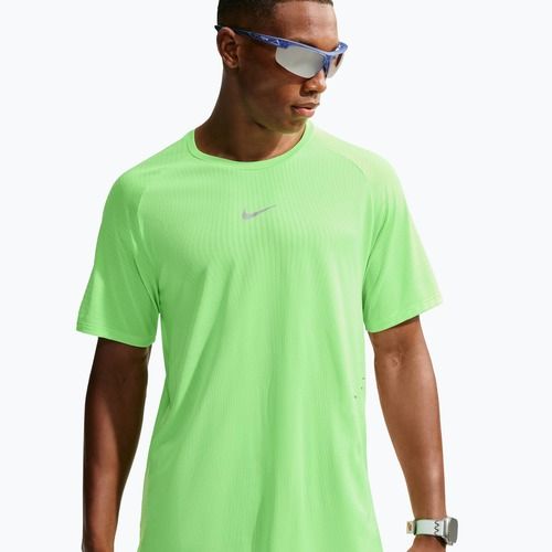 Pánské běžecké tričko Nike Stride volt/light silver