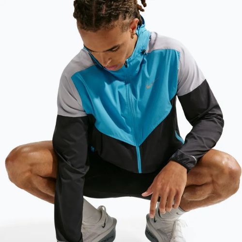 Pánská běžecká bunda Nike Impossibly Light Windrunner black/light current blue/wolf grey