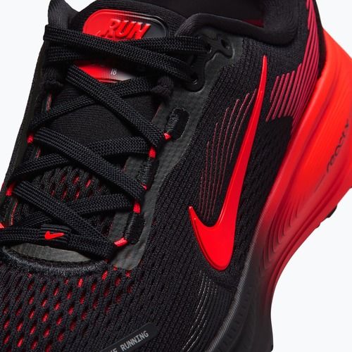 Běžecké boty Nike Vomero 18 černé/univerzitní červené/jasně červené