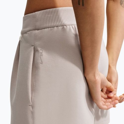 Dámské tréninkové šortky Nike 24.7 ImpossiblySoft cream Ii/cream Ii/college grey