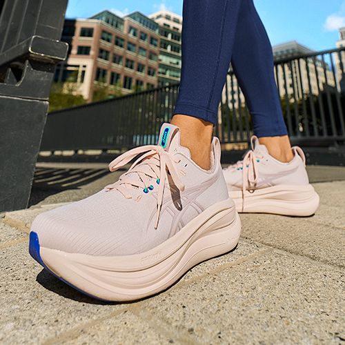 Dámské běžecké boty ASICS Gel-Nimbus 28 white/sun coral
