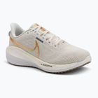 Dámské běžecké boty Nike Vomero 17 phantom/light bone/sail/metallic gold