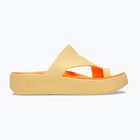 Dámské žabky Crocs Getaway Platform Toe Loop golden hour