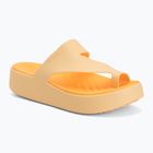 Dámské žabky Crocs Getaway Platform Toe Loop golden hour