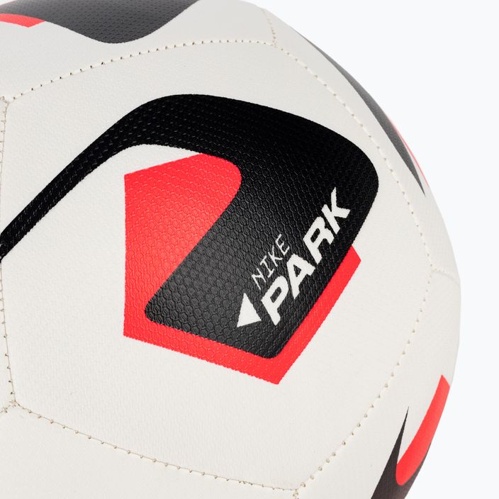 Fotbalový míč Nike Park white/bright crimson/black velikost 5 3