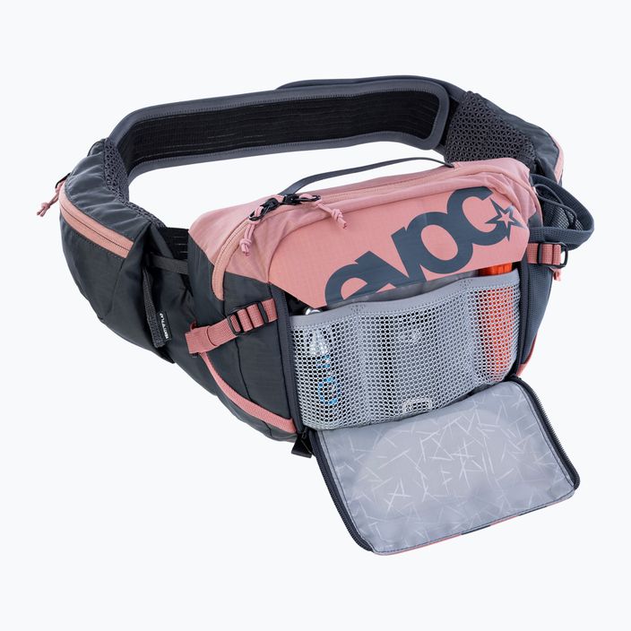 Cyklistická ledvinka EVOC Hip Pack Pro 3 l s hydrovakem 1.5 l dusty pink/carbon grey 9