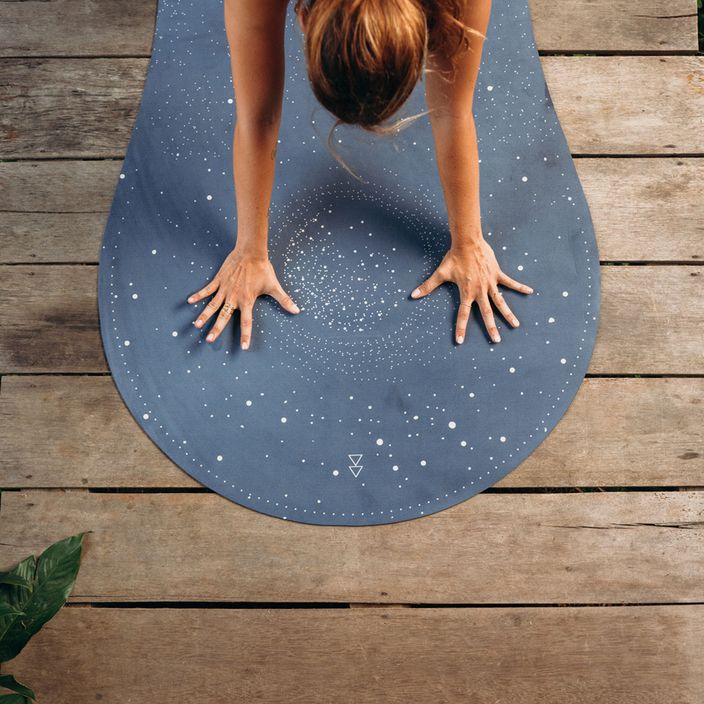 Podložka na jógu Yoga Design Lab Curve 3,5 mm tmavě modrá Celestial 9
