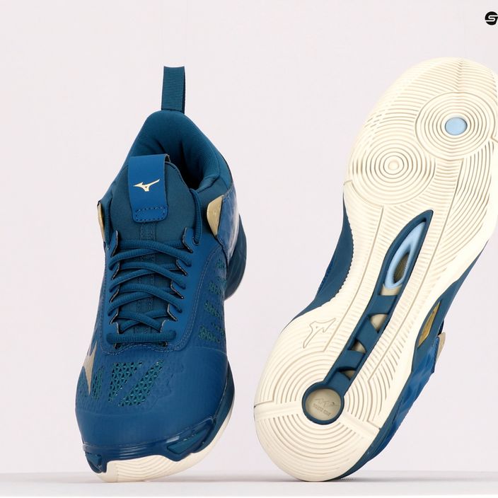 Pánské volejbalové boty Mizuno Wave Momentum Mid modré V1GA191251 11