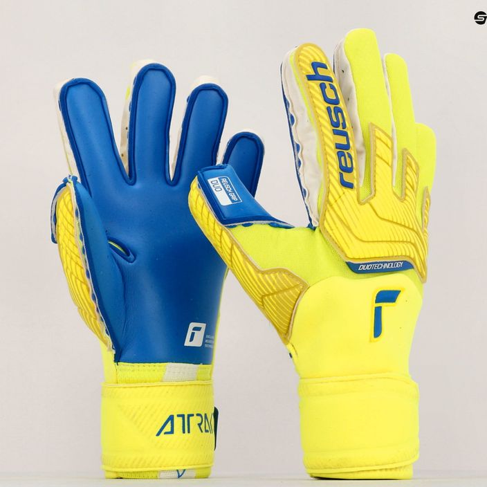 Brankářské rukavice Reusch Attrakt Duo žluto-modré 5270055 9