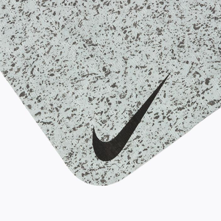 Podložka na jógu Nike Move 4 mm šedá N1003061-919 3
