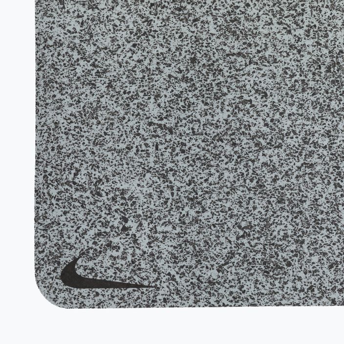 Podložka na jógu Nike Flow 4 mm šedá N1002410-919 3