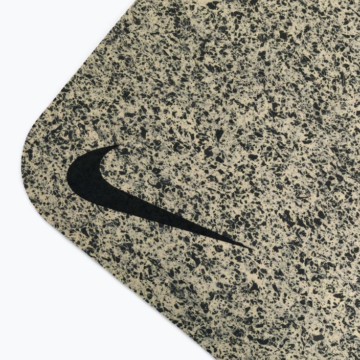 Podložka na jógu Nike Flow 4 mm šedá N1002410-119 3