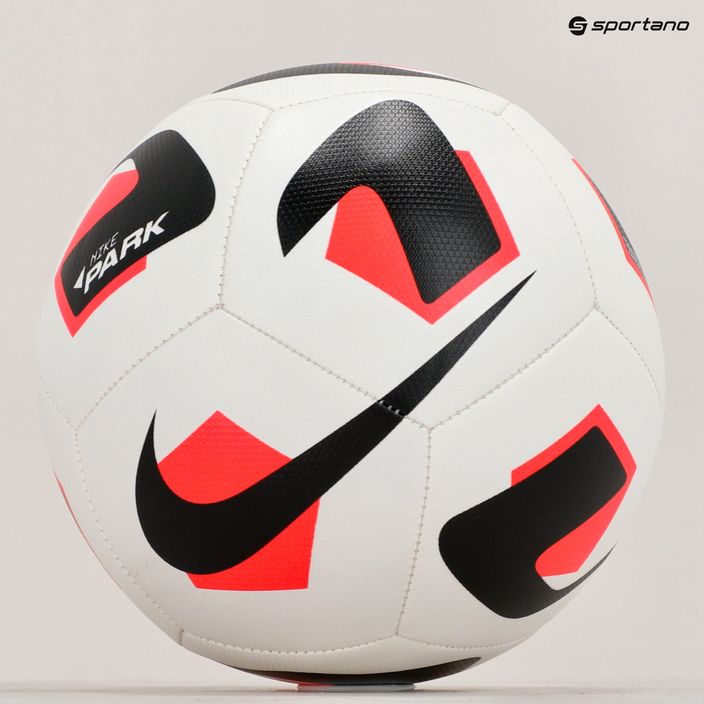 Fotbalový míč Nike Park white/bright crimson/black velikost 5 6