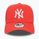 Pánská kšiltovka  New Era League Essential Trucker New York Yankees bright red 2