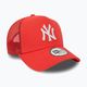 Pánská kšiltovka  New Era League Essential Trucker New York Yankees bright red 3