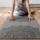 Podložka na jógu Yoga Design Lab Flow Pure 6 mm zelená Mandala Charcoal 6