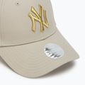 Dámská kšiltovka New Era Metallic Logo 9Forty New York Yankees light beige 3