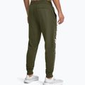 Under Armour Rival Fleece Graphic Joggers pánské tréninkové kalhoty marine od green/white 3