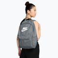 Batoh Nike Heritage 25 l smoke grey/smoke grey/white 8
