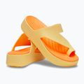 Dámské žabky Crocs Getaway Platform Toe Loop golden hour 3