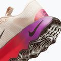 Dámské tréninkové boty Nike Motiva SE pearl white/pale ivory/vivid purple/mtl gold grain 9